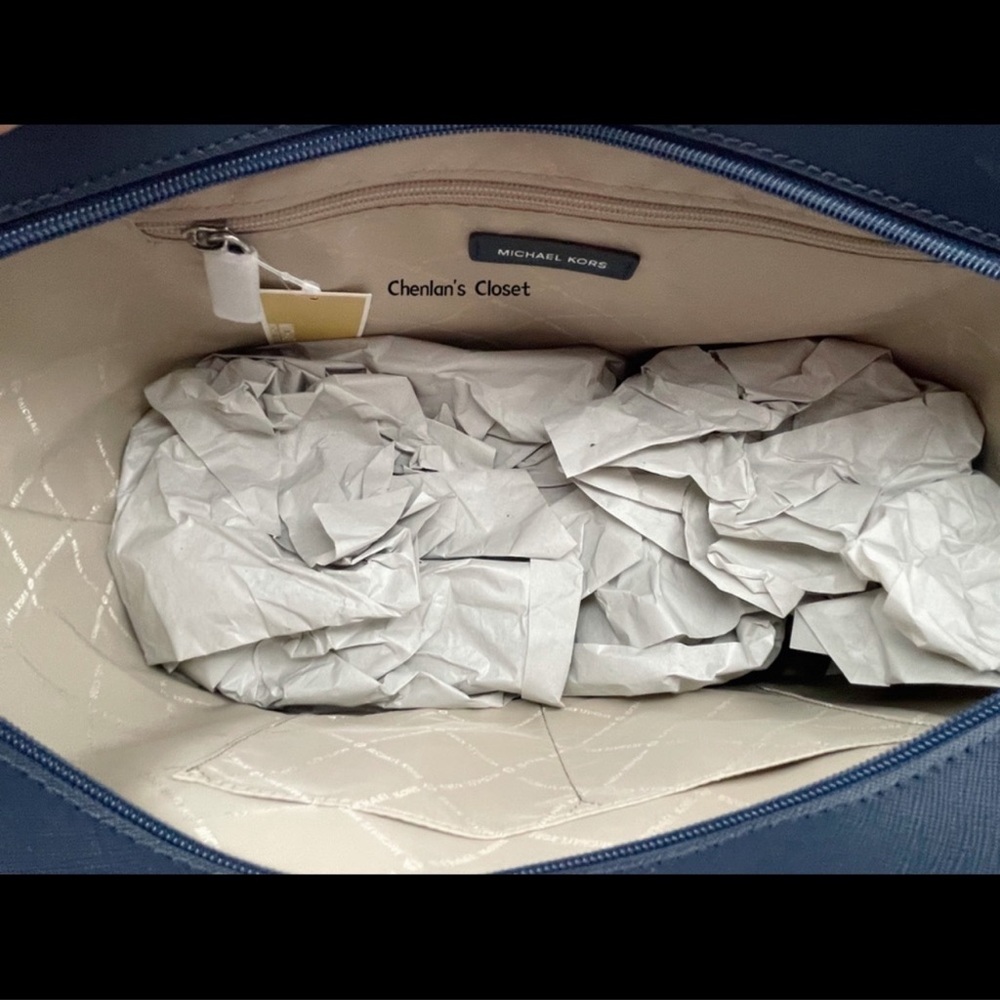 🔥HP🎉NeW! Michael Kors Gilly Drawstring Tote Set - Picture 4 of 9